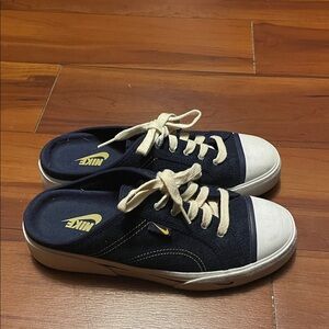 NIKE Hermosa Shoes Womens Size 9.5 Slip On Blue Denim Mule Tennis Sneaker 143028